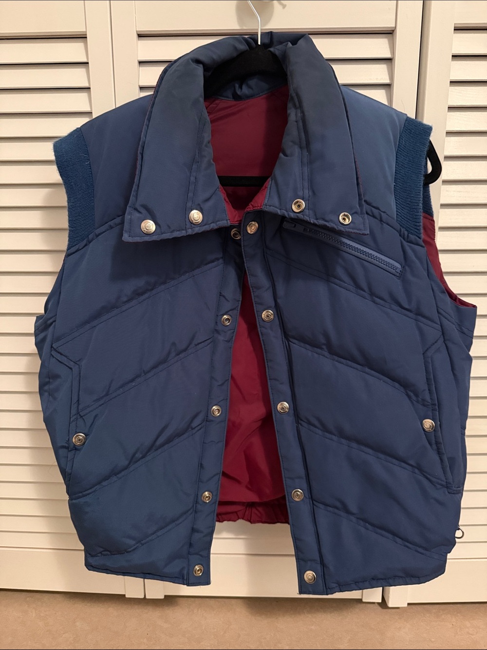 Women’s Navy Puffer Vest with Red Lining Medium